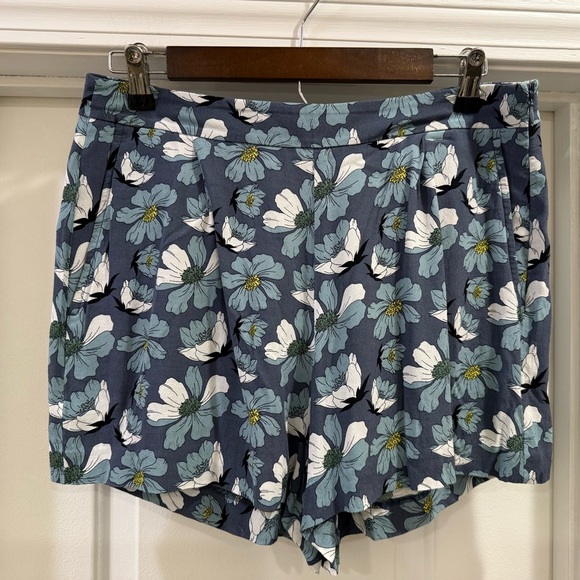 LOFT Pants - LOFT  Blue Floral Pleated Soft Shorts Size 6
